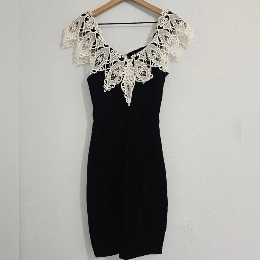 Vintage Gunne Sax • Black Velvet‎ Dress